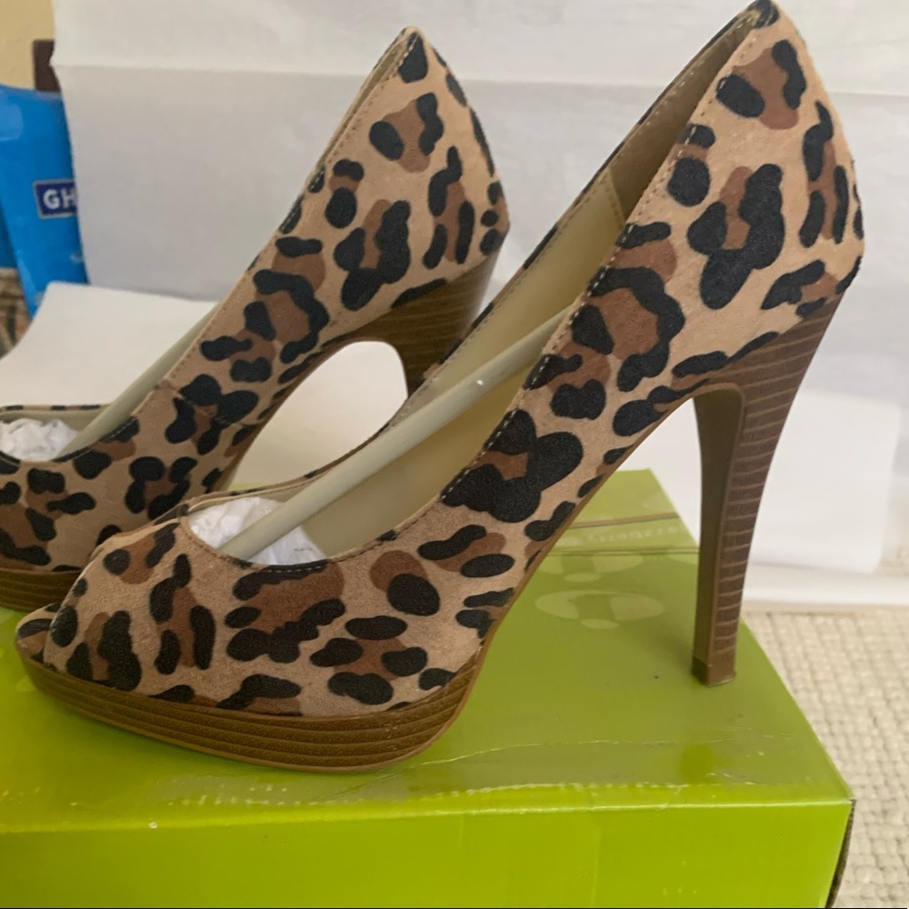 LEOPARD HEELS